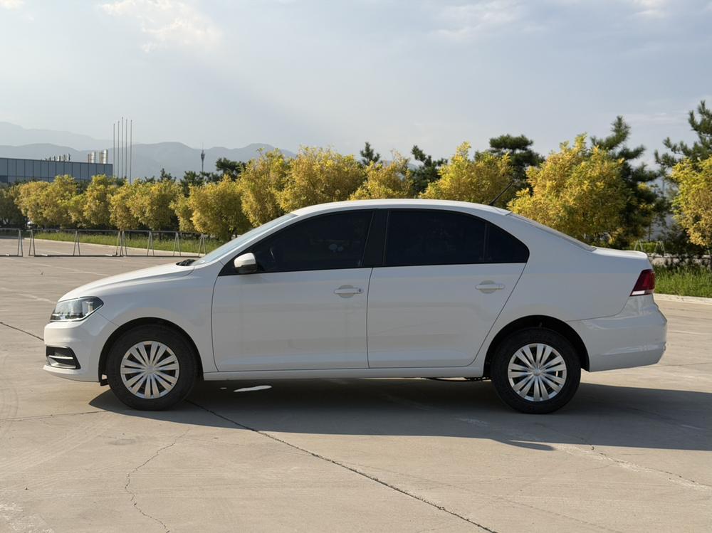 Volkswagen Santana 2022 car image #3