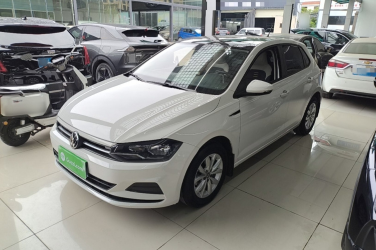 Volkswagen Polo 2021 car image #2