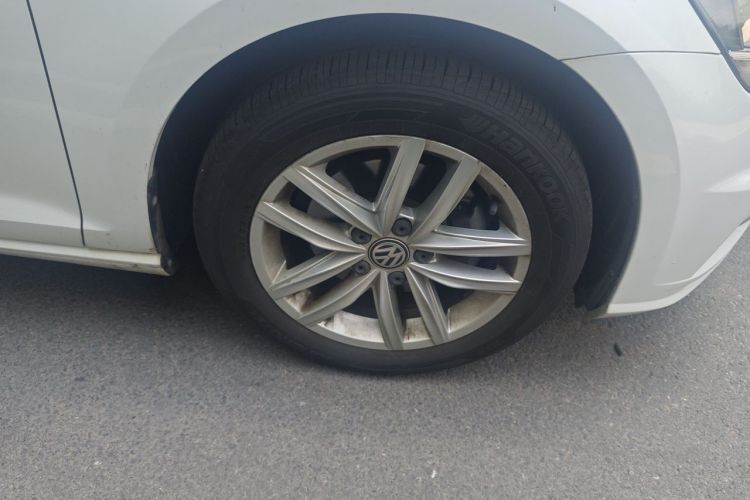 Volkswagen Golf 2018 car image #6