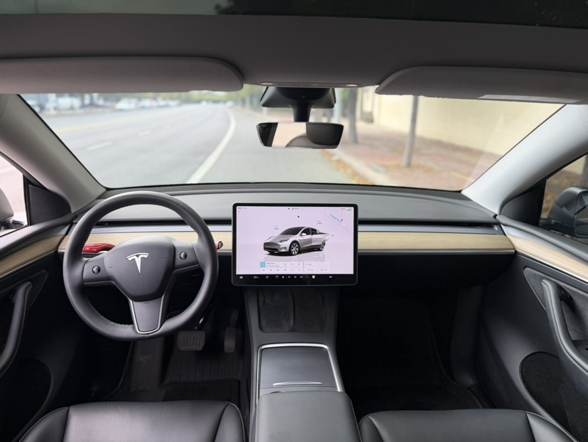 Tesla Model Y 2023 #8 Tesla Model Y 2023 car image #8