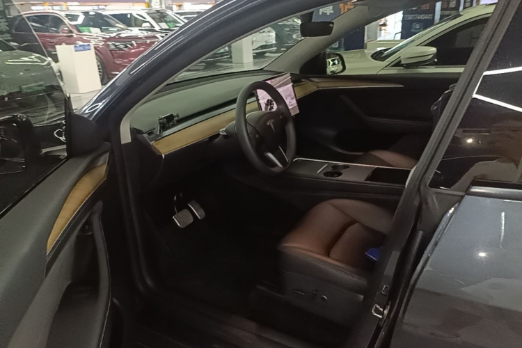 Tesla Model Y 2021 #16 Tesla Model Y 2021 car image #16