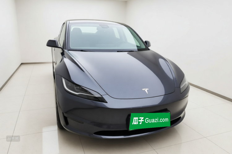 Tesla Model 3 2025 car image #3