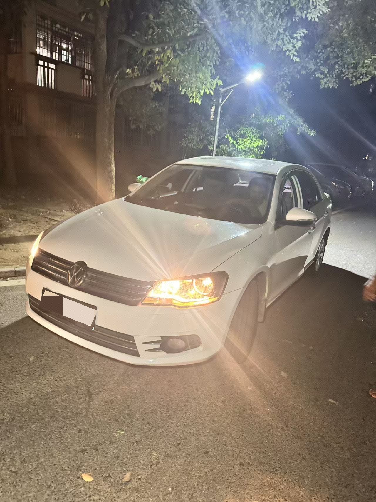 Volkswagen Bora 2016 car image 