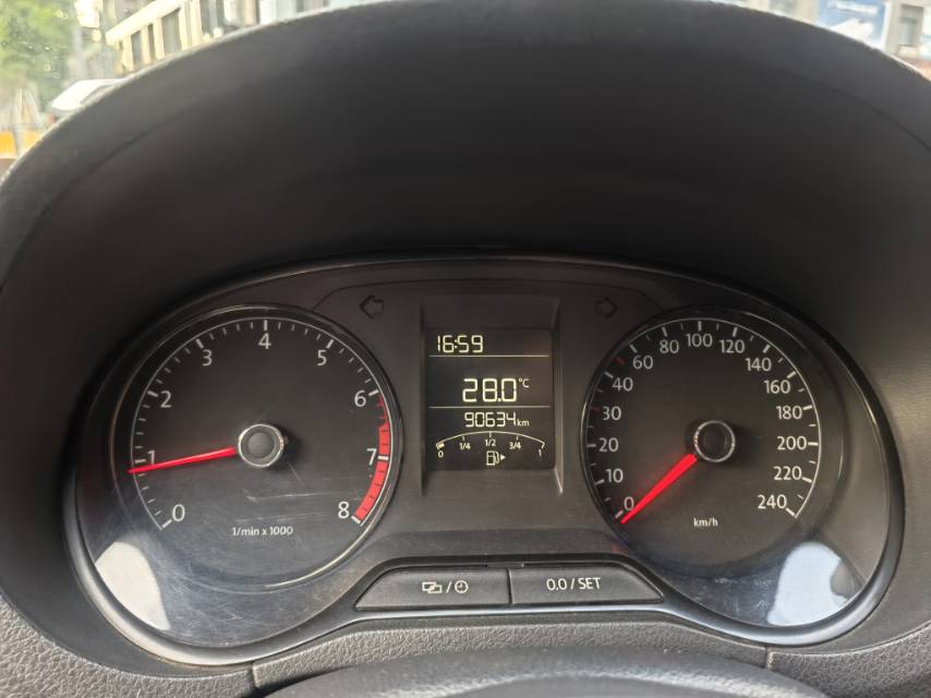 Volkswagen Polo 2014 car image #9