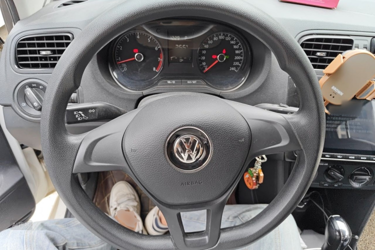 Volkswagen Polo 2017 #12 Volkswagen Polo 2017 car image #12