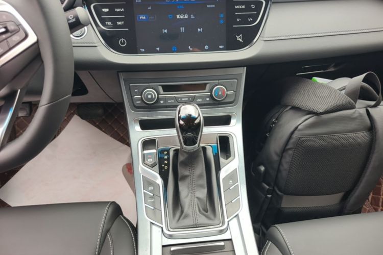 GEELY Emgrand 2019 #14 GEELY Emgrand 2019 car image #14