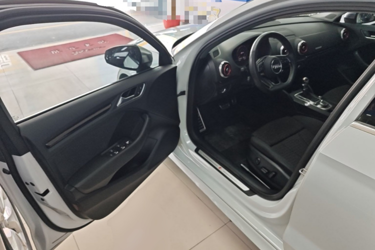 Audi A3 2019 car image #16