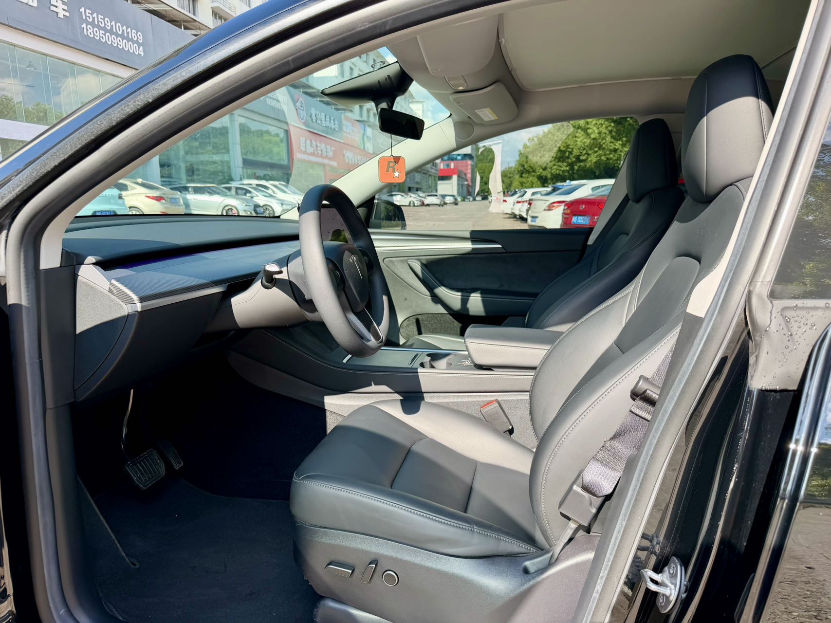 Tesla Model Y 2023 car image #4