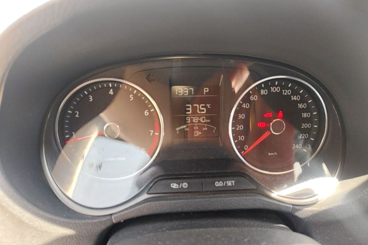 Volkswagen Polo 2015 car image #13