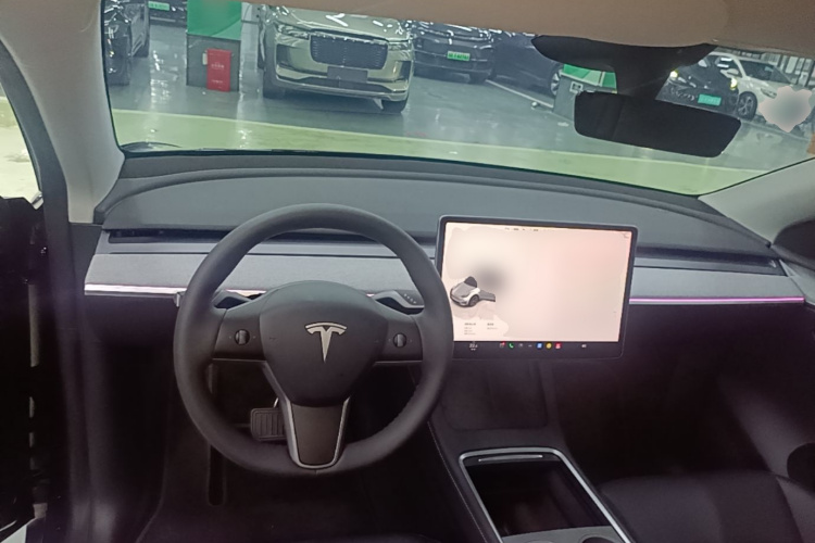 Tesla Model Y 2024 #10 Tesla Model Y 2024 car image #10