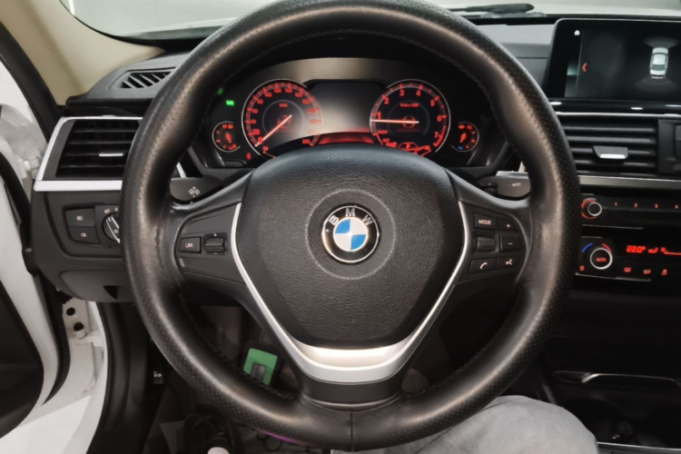 BMW 3 Series 2018 #11 BMW 3 Series 2018 car image #11