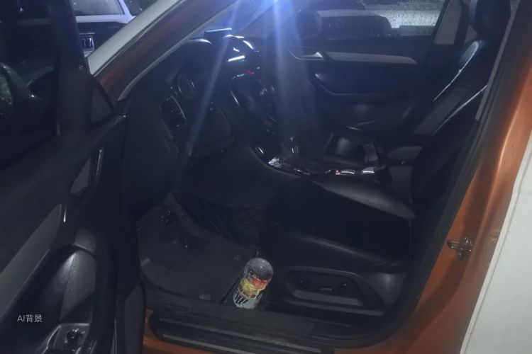 Audi Q3 2016 car image #18