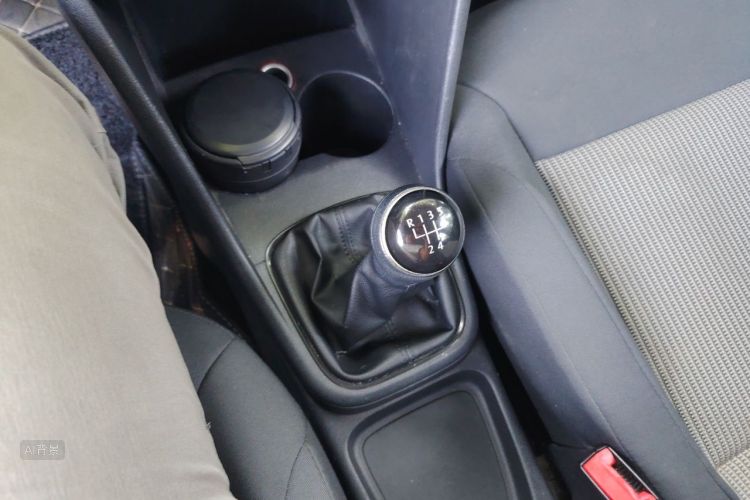 Volkswagen Polo 2014 car image #16