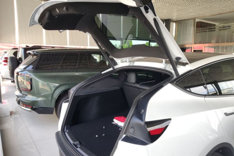 Tesla Model Y 2026 car image #19