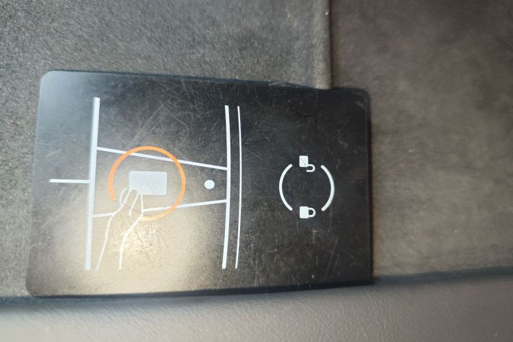 Tesla Model 3 2022 car image #9