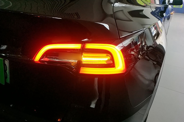Tesla Model Y 2022 #8 Tesla Model Y 2022 car image #8