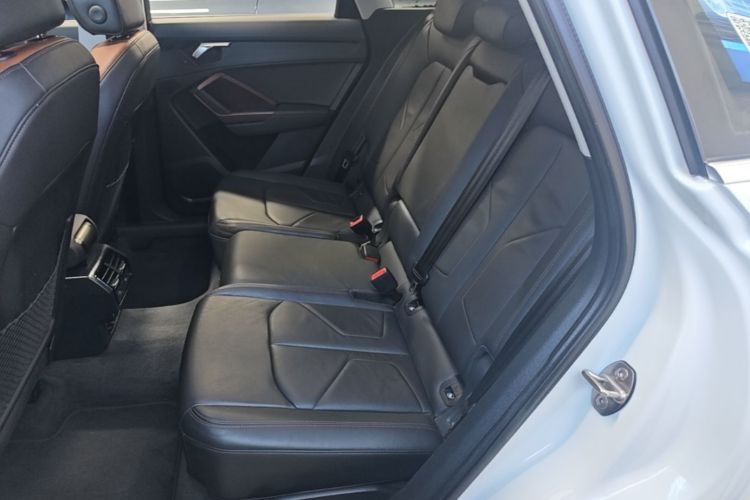Audi Q3 2020 car image #17