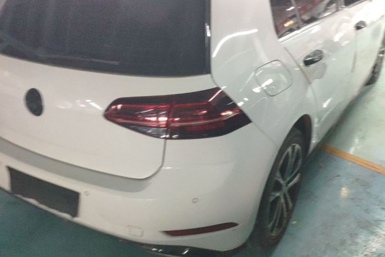 Volkswagen Golf 2018 car image #8