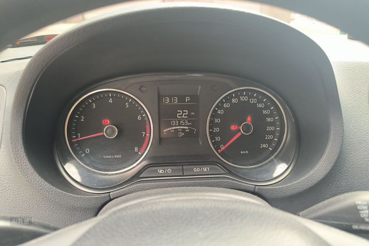 Volkswagen Polo 2015 car image #13