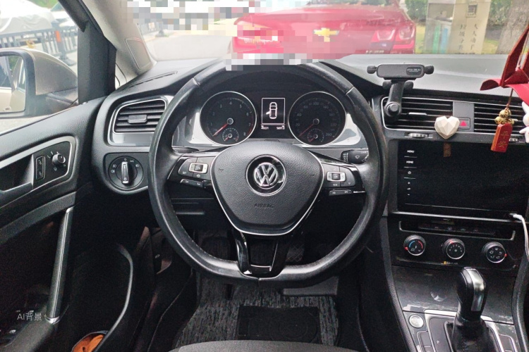Volkswagen Golf 2020 car image #12