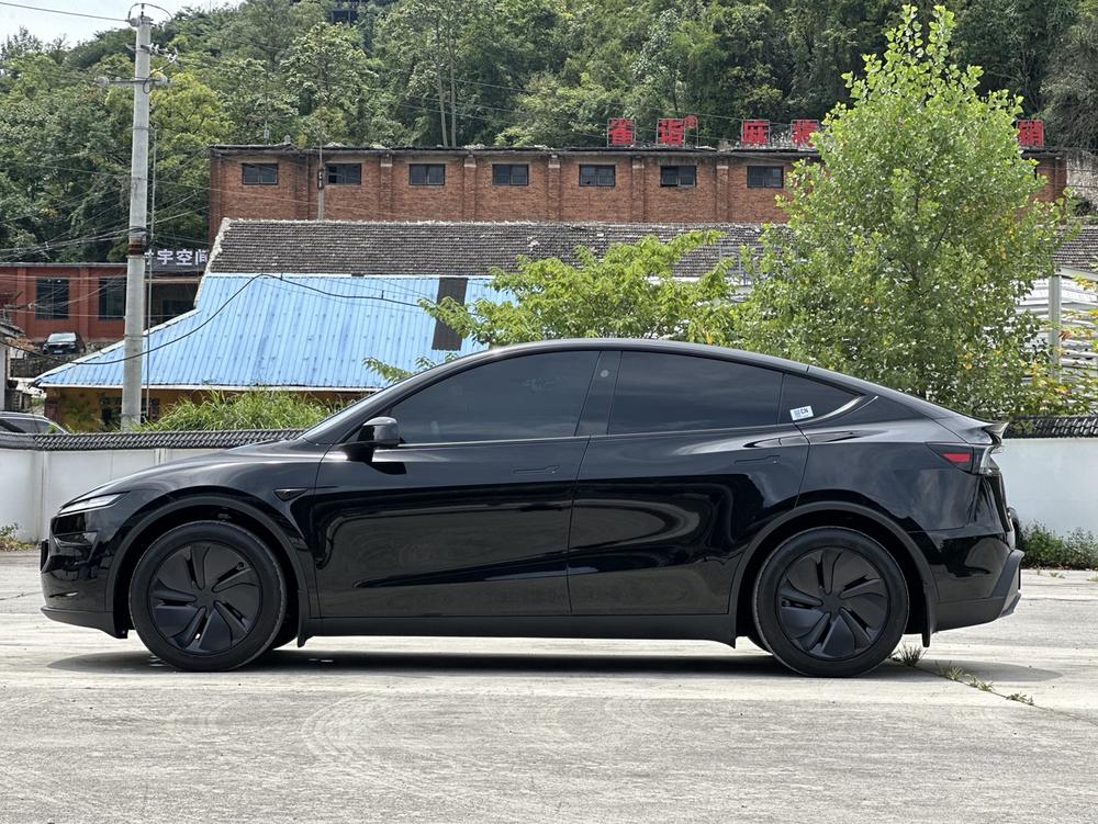 Tesla Model Y 2026 #3 Tesla Model Y 2026 car image #3