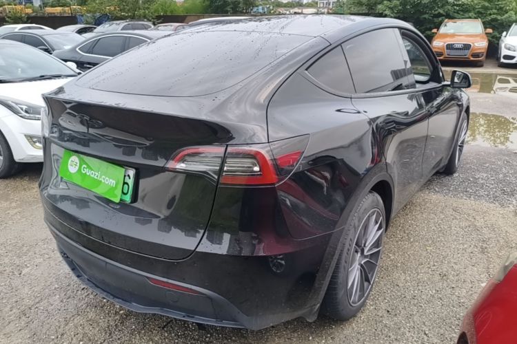 Tesla Model Y 2023 car image #7