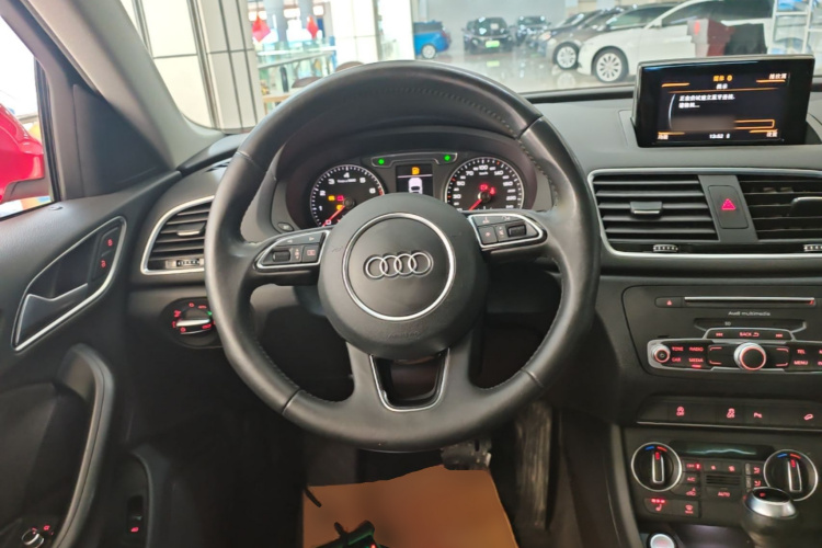 Audi Q3 2017 car image #15