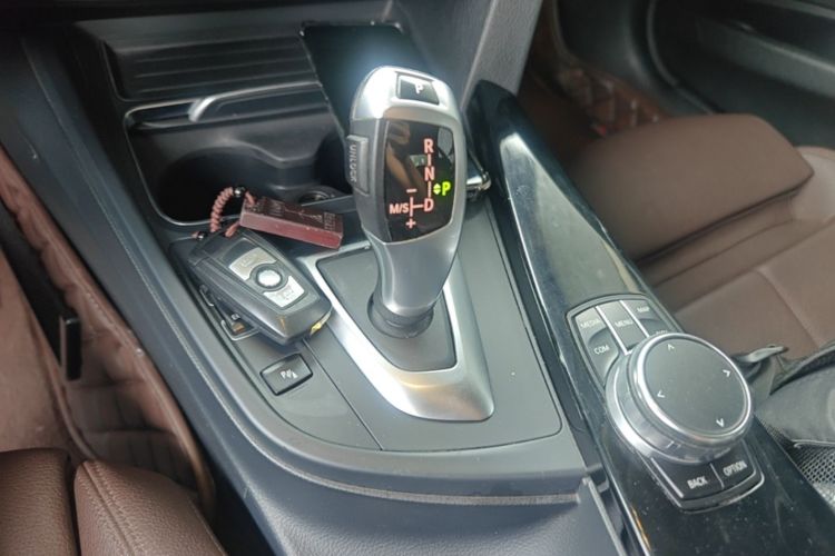 BMW 3 Series 2019 imagen de coche #14