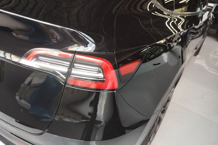 Tesla Model Y 2023 #8 Tesla Model Y 2023 car image #8