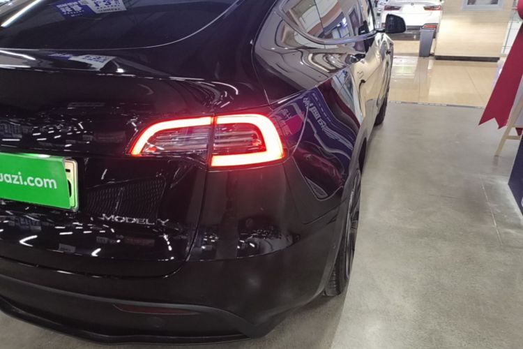 Tesla Model Y 2023 #8 Tesla Model Y 2023 car image #8