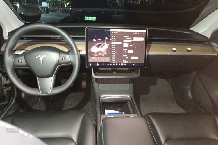 Tesla Model 3 2022 car image #11