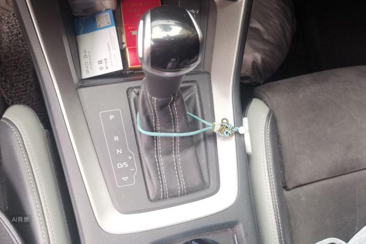 Audi Q3 2020 car image #16