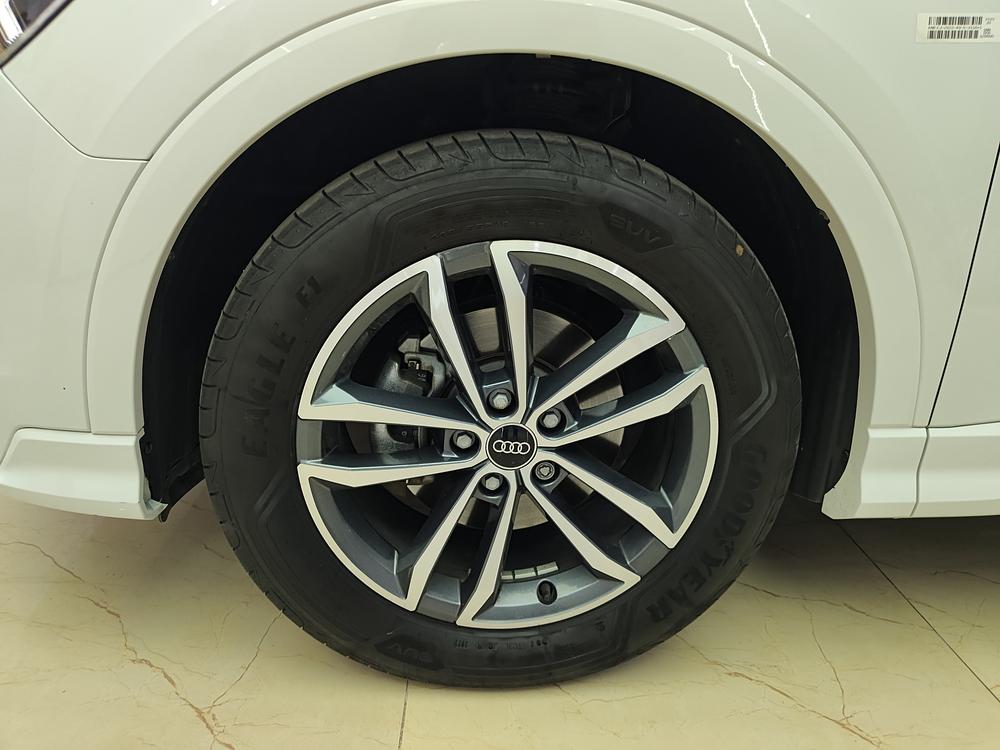 Audi Q3 2023 car image #12