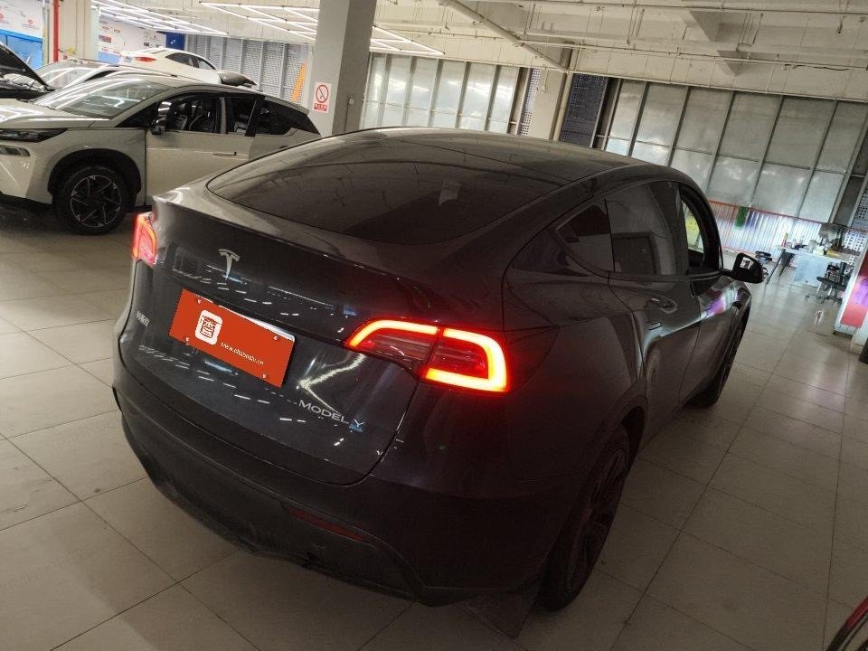 Tesla Model Y 2024 car image #3