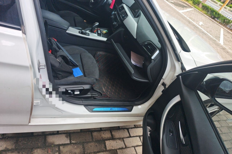 BMW 3 Series 2017 #25 BMW 3 Series 2017 car image #25