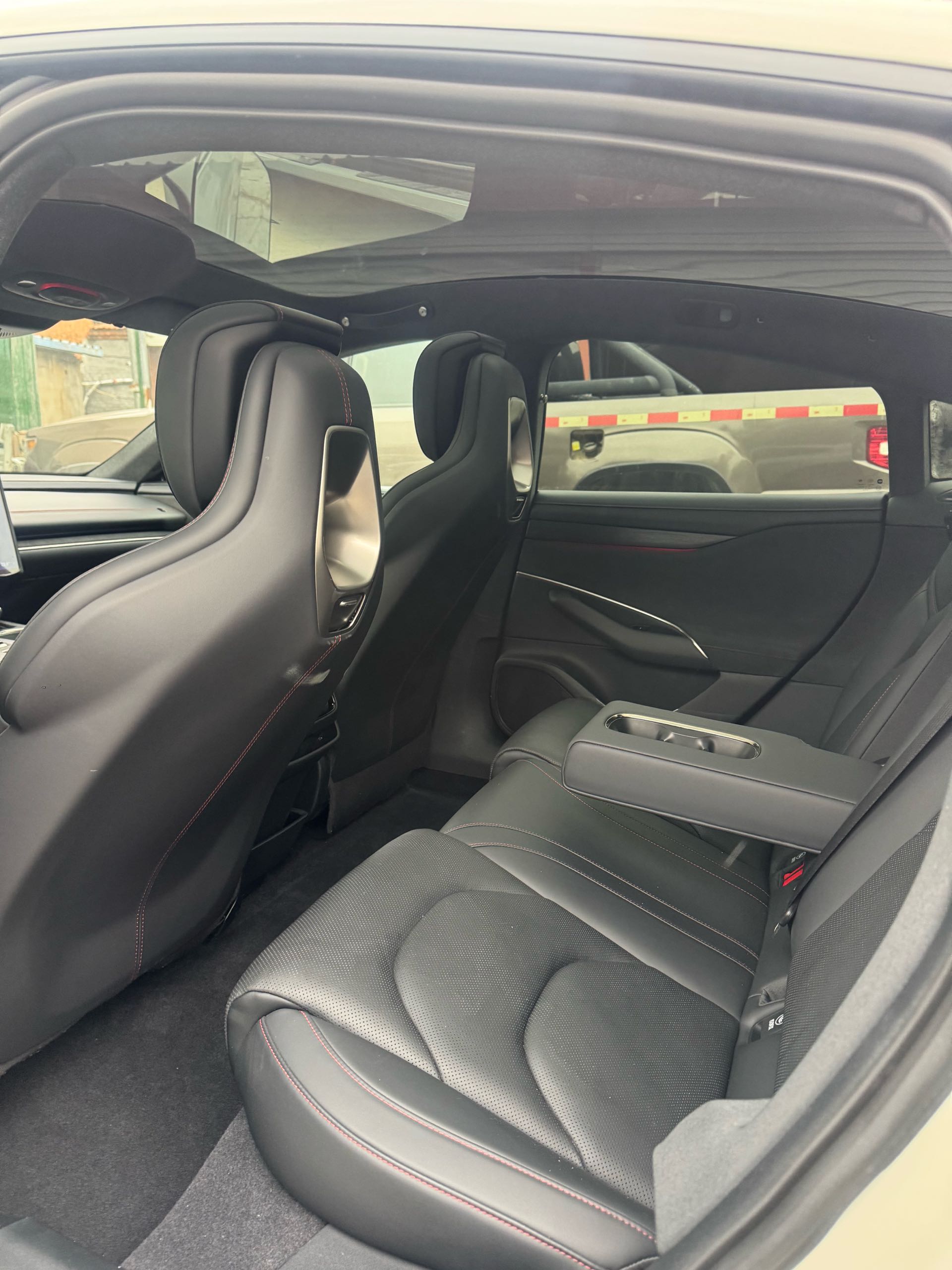 MI SU7 2025 immagine di auto #5