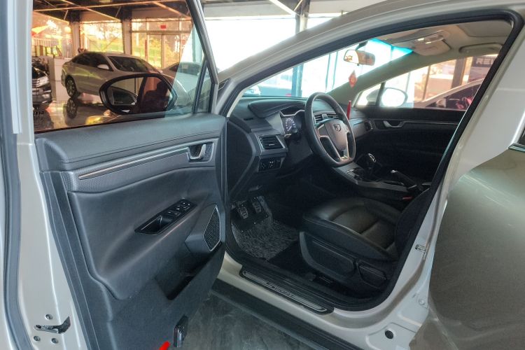 GEELY Emgrand GS 2018 car image #15