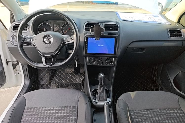 Volkswagen Polo 2018 car image #10