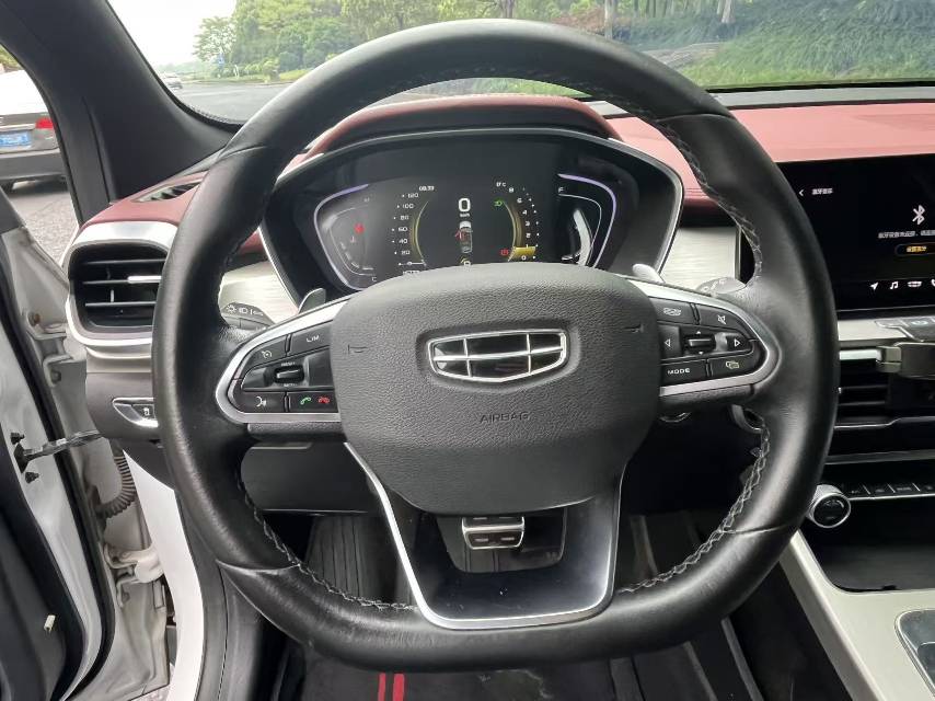 GEELY Coolray 2019 imagen de coche #4