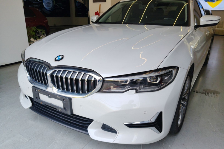 BMW 3 Series 2019 car image #2
