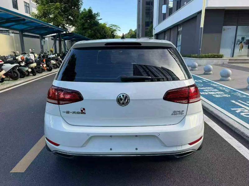Volkswagen Golf 2020 car image #4