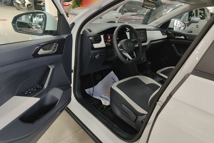 Volkswagen Tharu 2024 car image #16