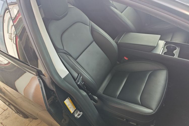 Tesla Model Y 2025 car image #24