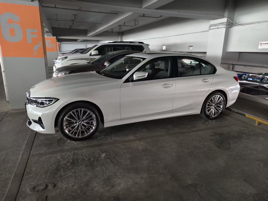 BMW 3 Series 2021 car image #9
