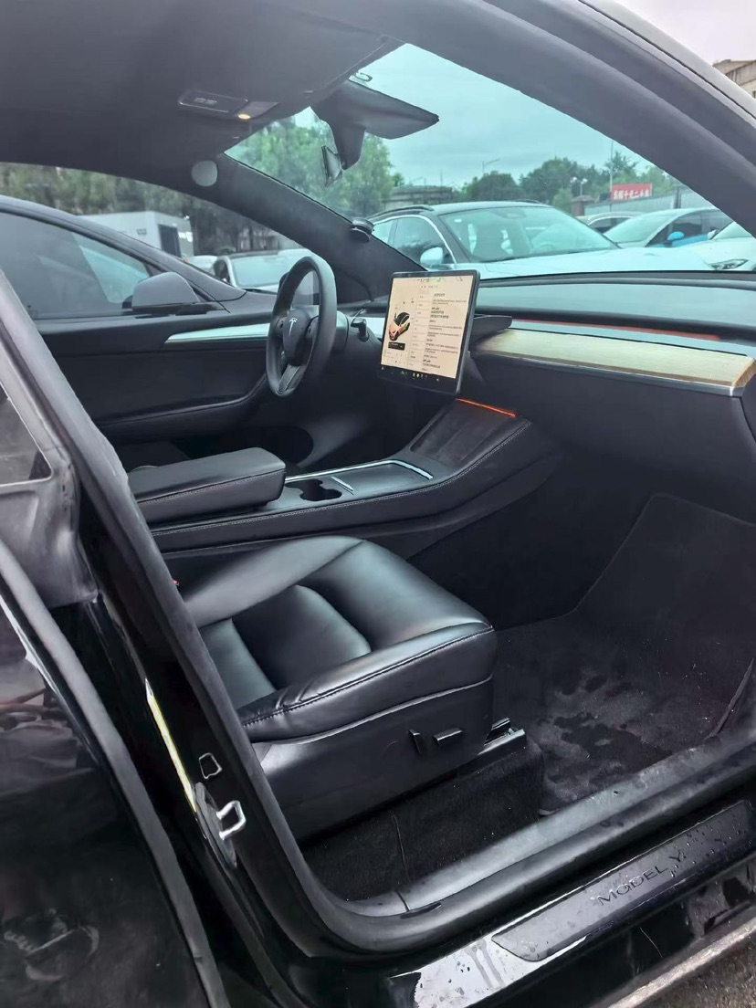 Tesla Model Y 2022 car image #2