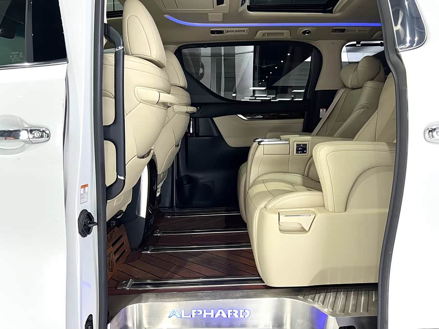 Toyota Alphard 2021 car image #35