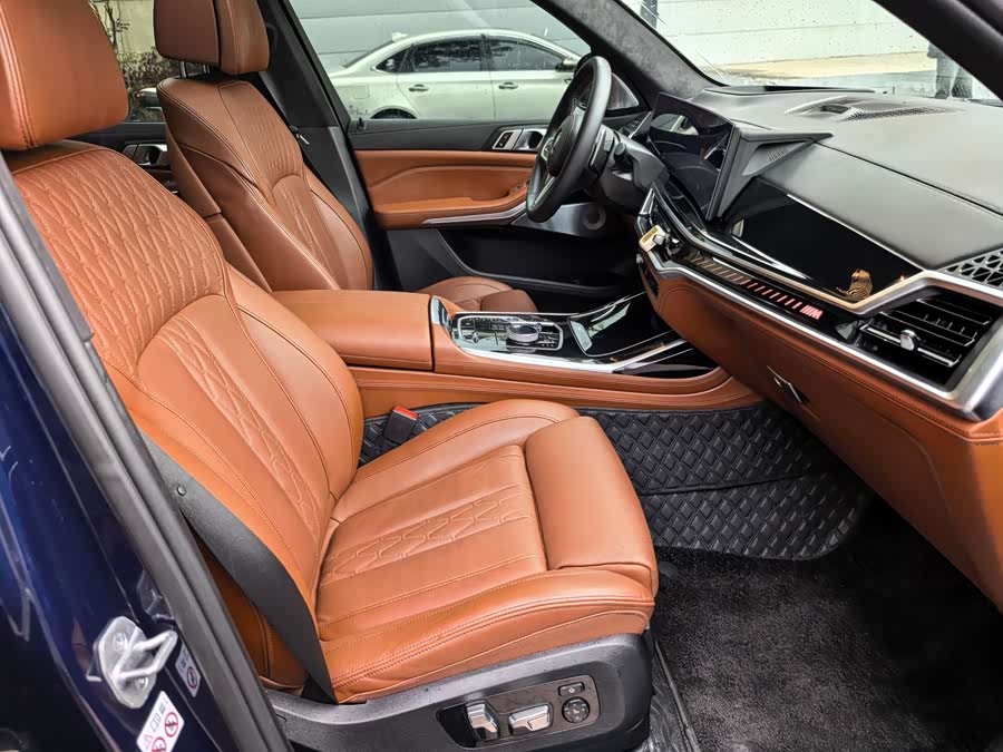 BMW X7 M60i 2023 #35 BMW X7 M60i 2023 car image #35