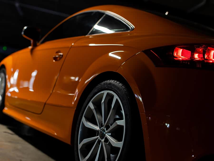 Audi TTS 2011 car image #35