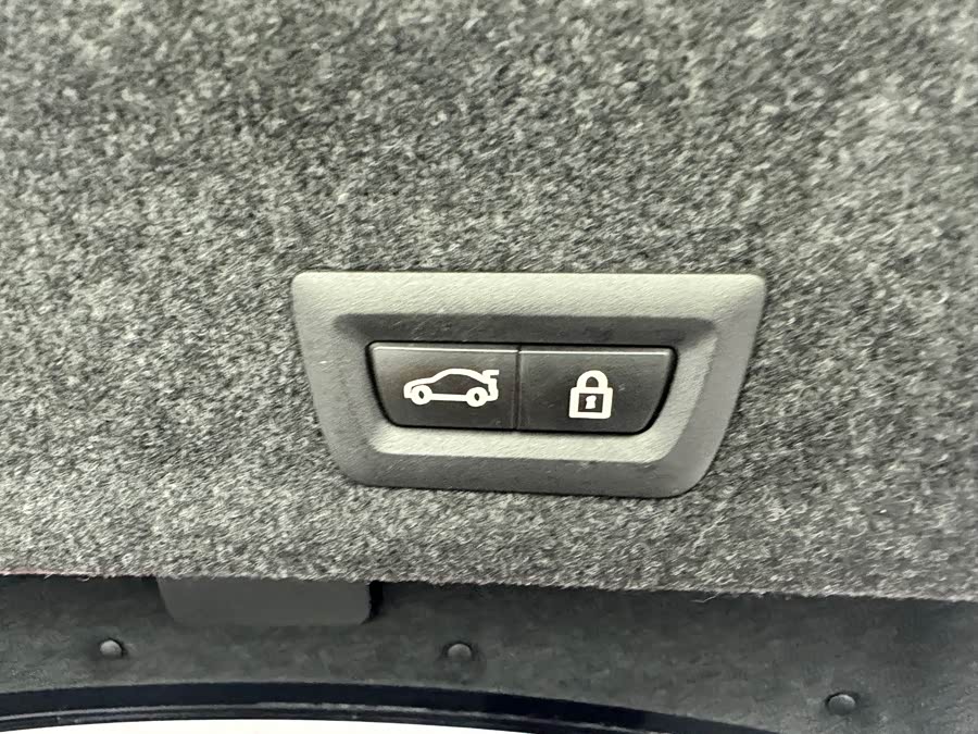 BMW 6 Series 2020 car image #35