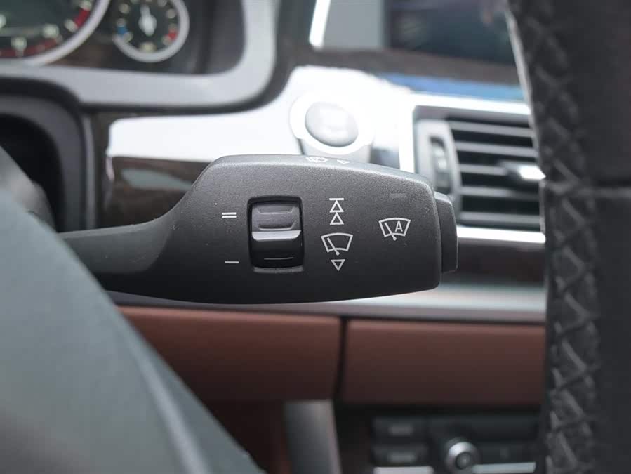 BMW 5 Series GT 2016 #35 BMW 5 Series GT 2016 صورة سيارة #35